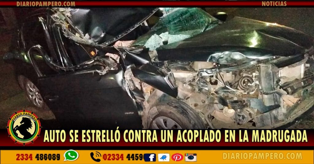 Auto se estrelló contra un acoplado en la madrugada