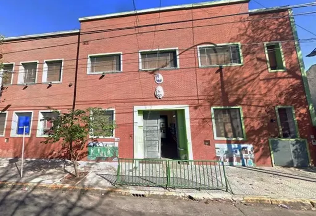 Terror en Flores: Niño de 6 años lleva un arma cargada al colegio