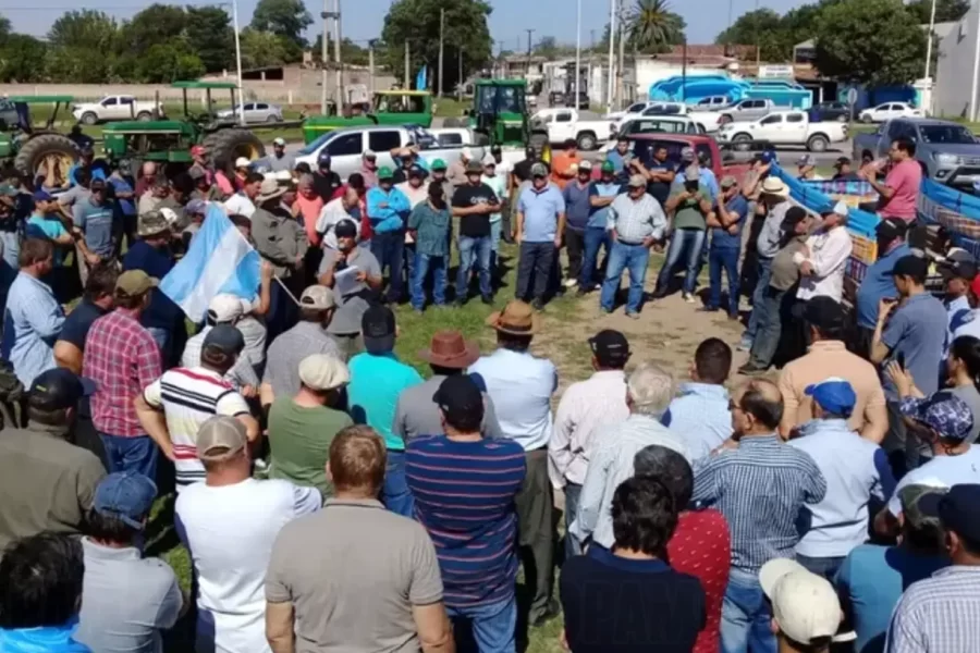A cinco meses de gobierno, hicieron el primer tractorazo contra Milei en Chaco TRACTORAZO