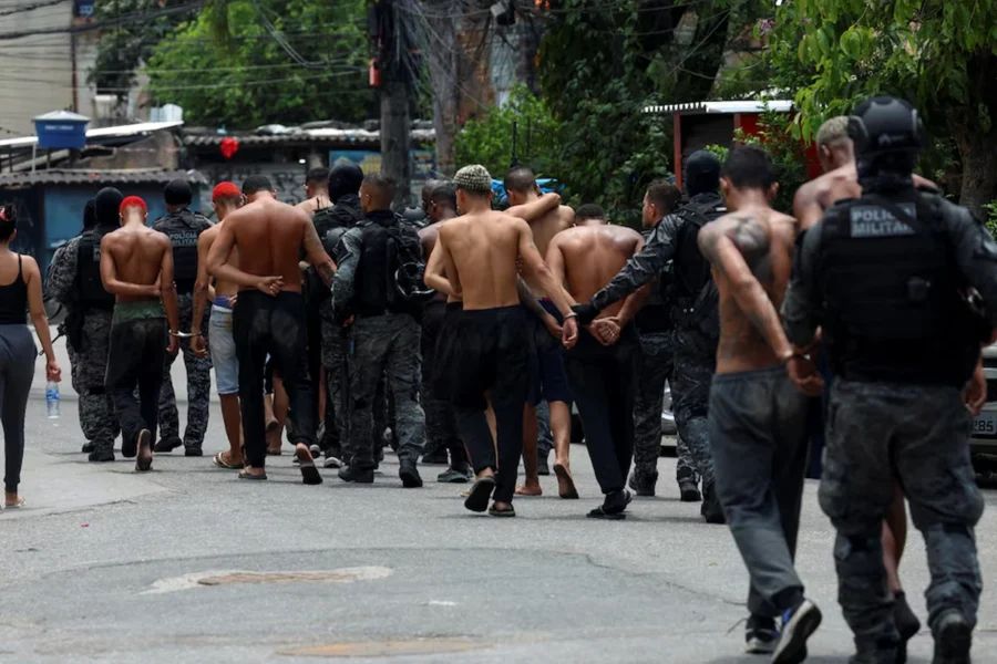 Violencia en Río de Janeiro: Operativos Contra el Comando Vermelho Dejan 64 Muertos