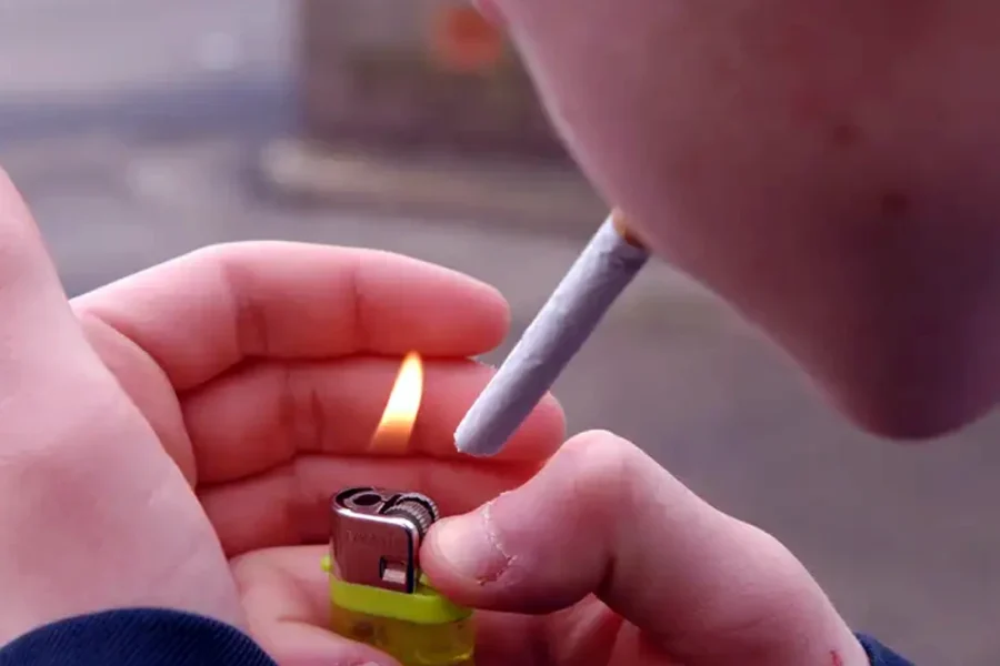Dejar de fumar a cualquier edad protege el cerebro y frena la demencia
