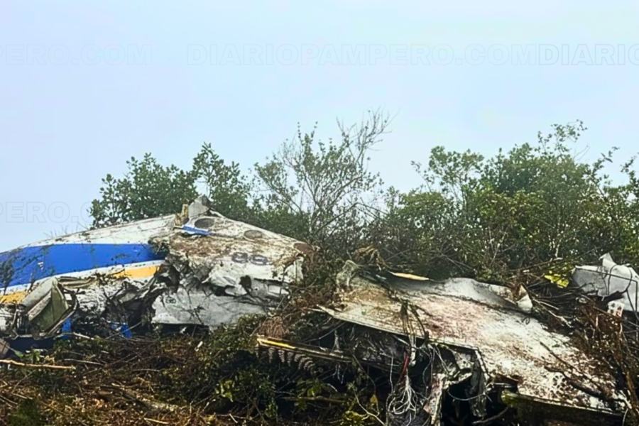 Cae avión en Colombia y mueren 15 personas