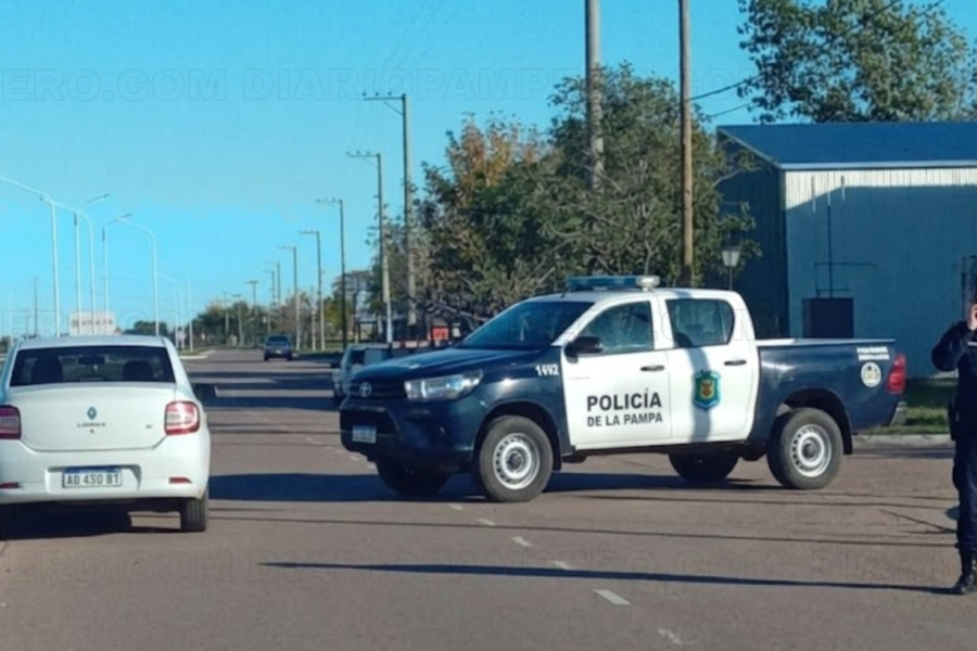Un no vidente herido al ser embestido por una camioneta