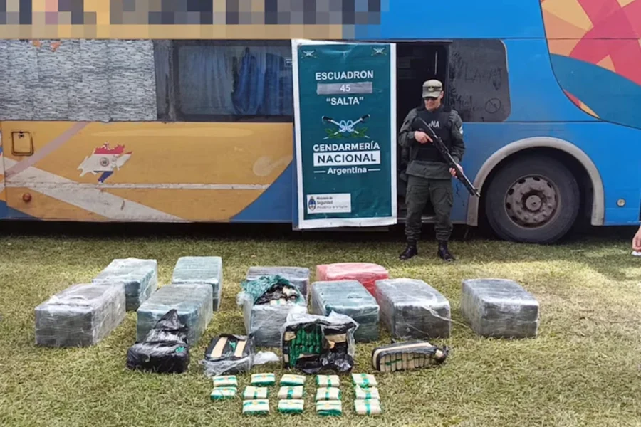 Operativo en Salta: rescatan a una menor y secuestran coca en un micro hacia Buenos Aires