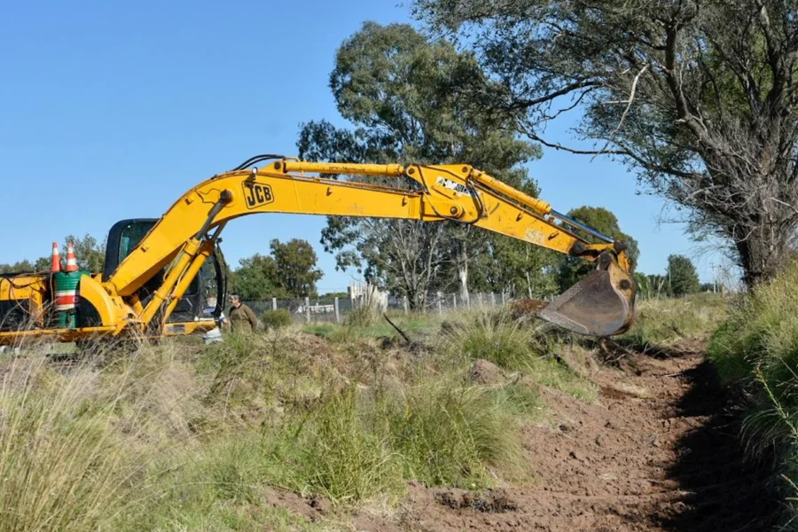 Speluzzi avanza en la limpieza de canales pluviales con apoyo provincial