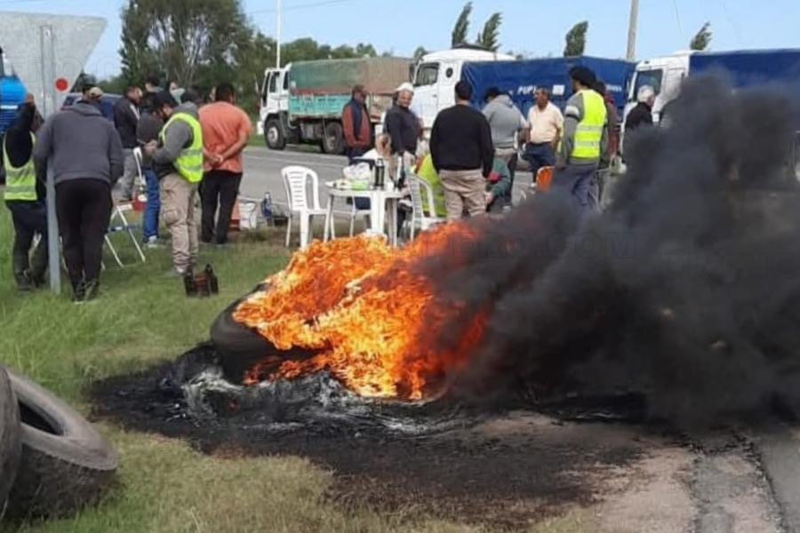 Paro de transportistas de granos bloquea puertos y rutas