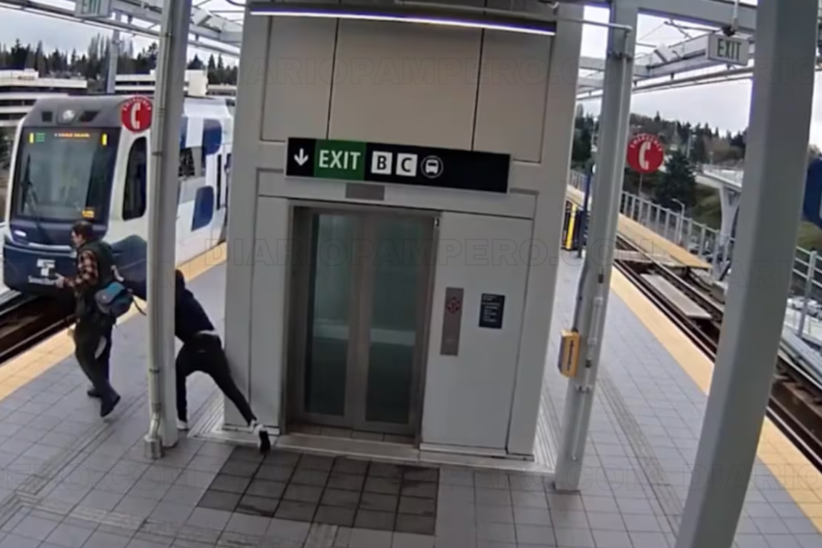 Impactante: un joven empujó a un hombre a las vías del tren