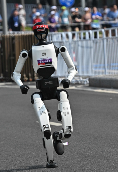 Robot humanoide fabricado en China supera el récord mundial