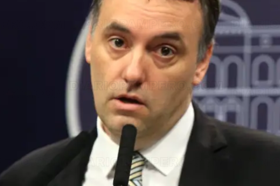 Encuesta revela que el 70 % pide su renuncia de Adorni