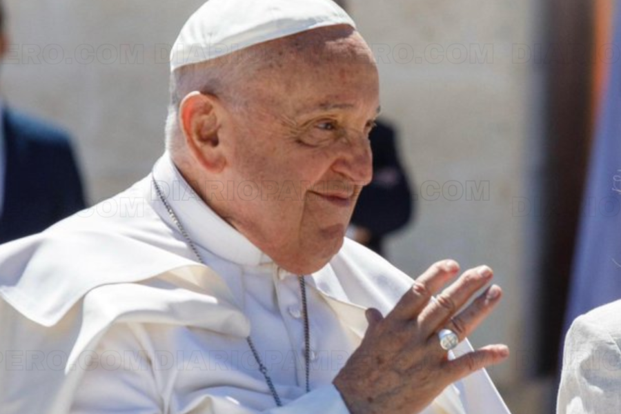 León XIV rinde homenaje a Francisco a un año de su fallecimiento