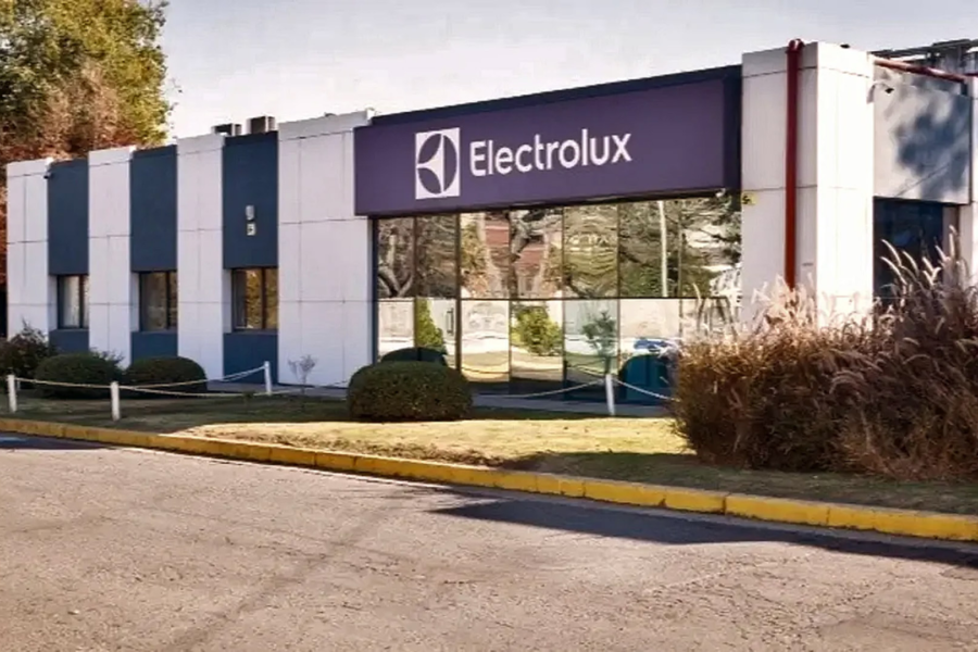 Electrolux cesa producción de heladeras y despide cien operarios