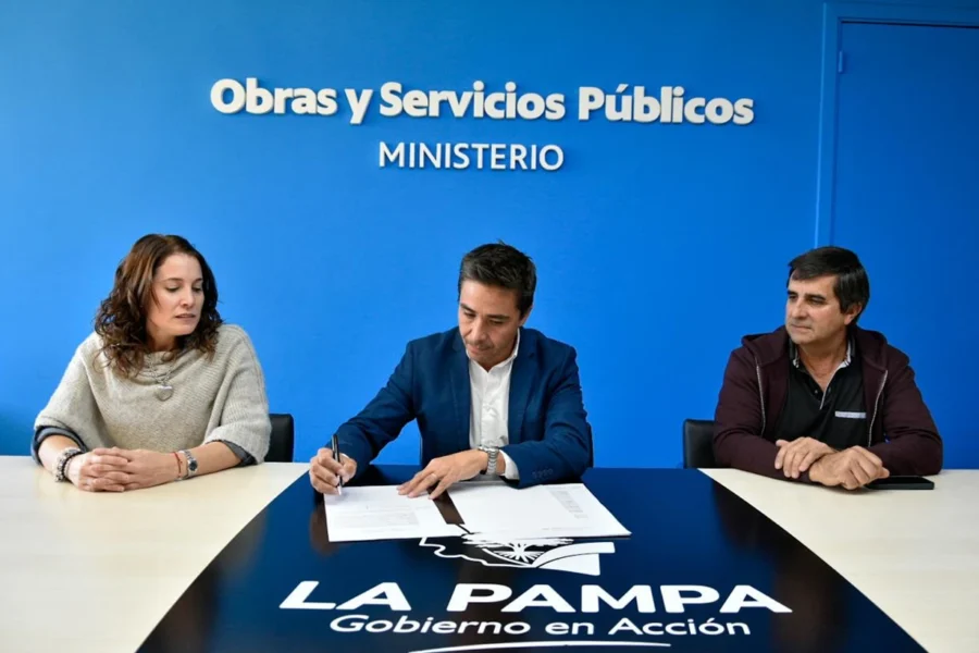 El Gobierno provincial firmó el contrato para reparar la cubierta del histórico Pabellón Uno del Hospital Lucio Molas