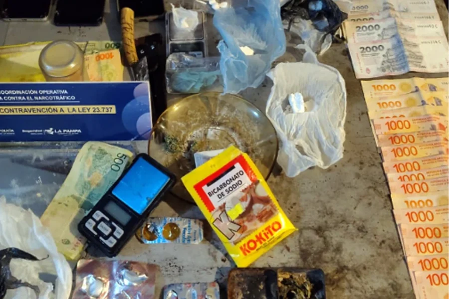 Allanamiento en Eduardo Castex: detuvieron a dos hermanos y secuestraron droga
