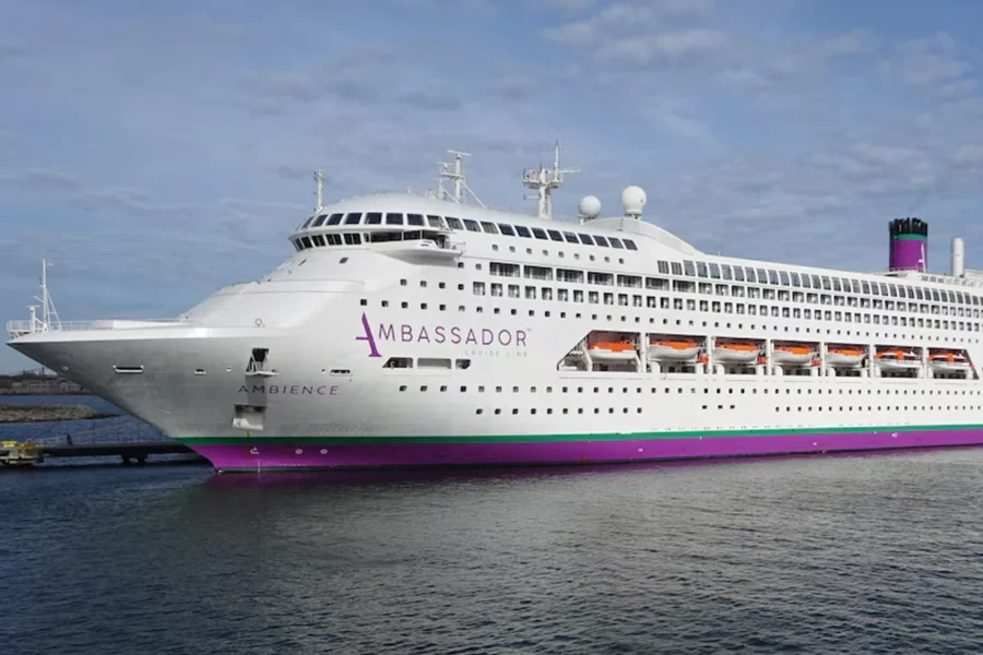 Más de 1.700 personas permanecen confinadas en un crucero tras una muerte por norovirus