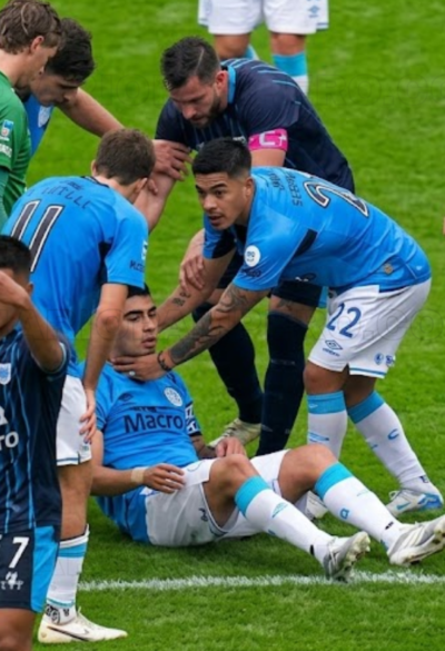 Susto en Belgrano: jugador sufre descompensación en pleno partido