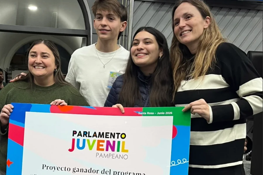 Parlamento Juvenil Pampeano 2026: un proyecto transforma residuos en mobiliario escolar