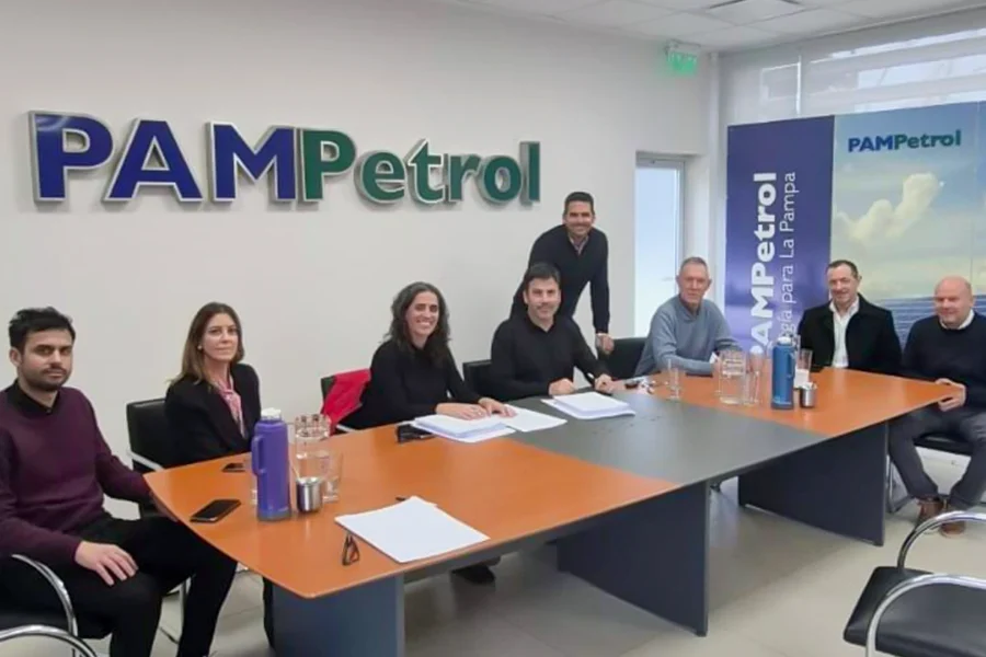 Pampetrol y Ribeiro formalizaron el acuerdo para la transición operativa de El Medanito