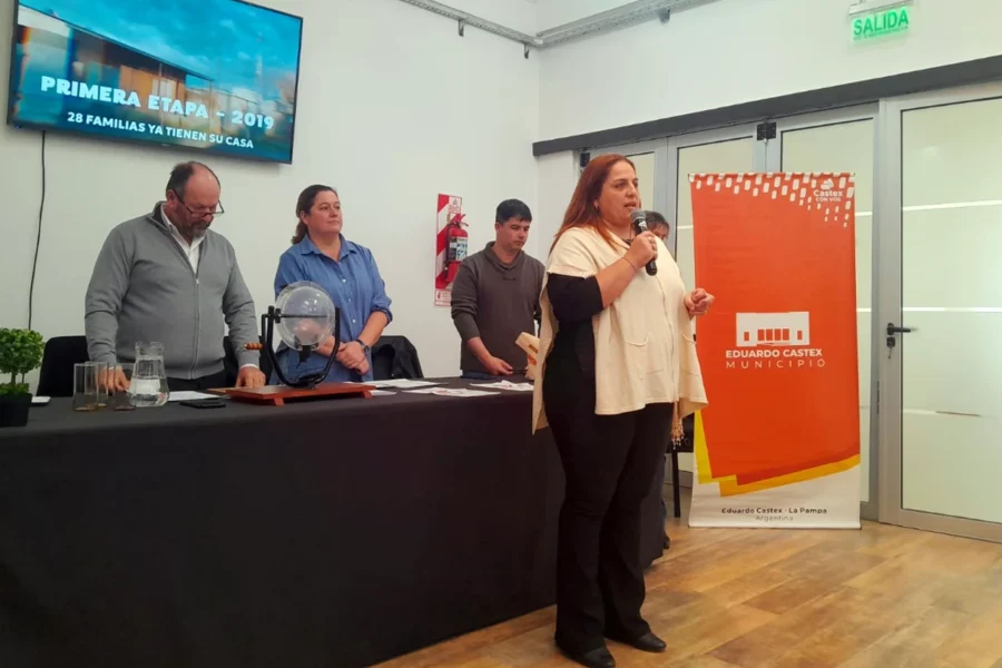 Eduardo Castex sorteó 10 terrenos del programa “Un Terreno, Un Hogar III”