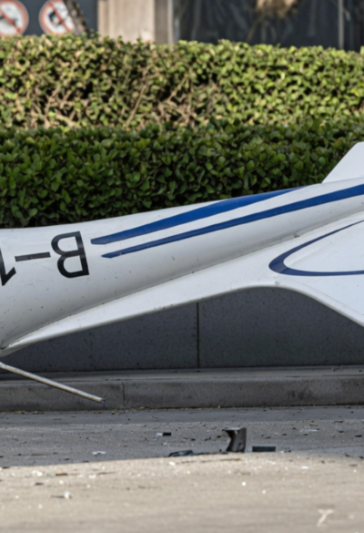 Una avioneta se estrella contra la Torre Citic de Pekín