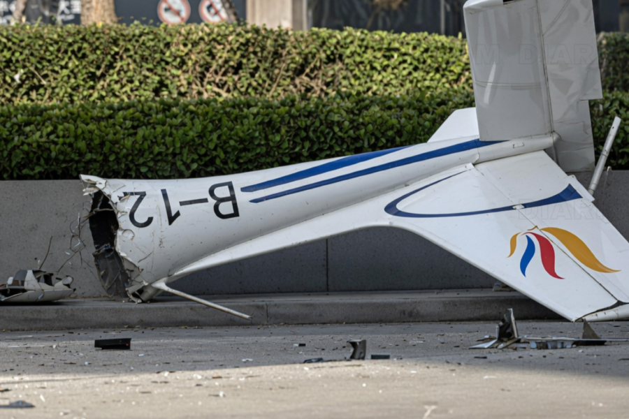 Una avioneta se estrella contra la Torre Citic de Pekín