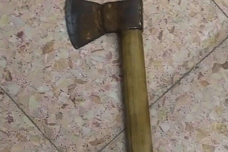 Un hombre atacó con un hacha la vivienda de una vecina en Santa Rosa