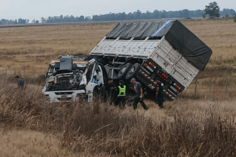 Vuelco de camión en Ruta 33 deja herido conductor de General Pico