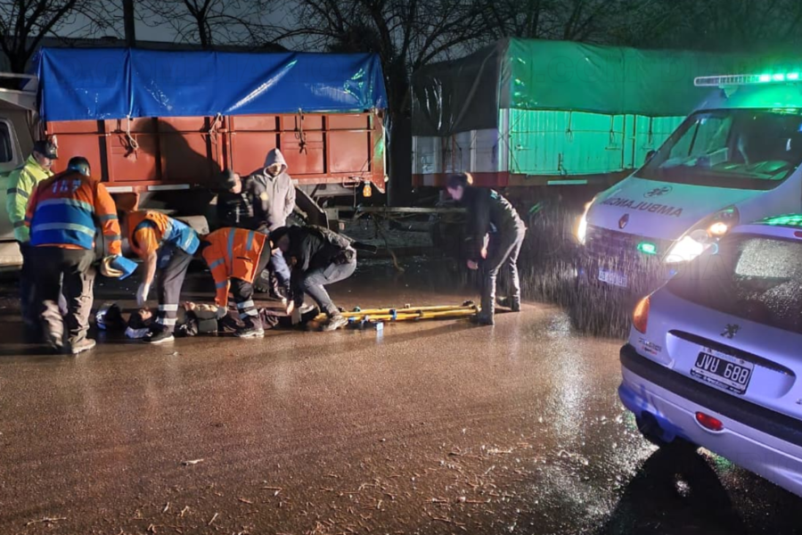 Dos hospitalizados tras caer de su motocicleta