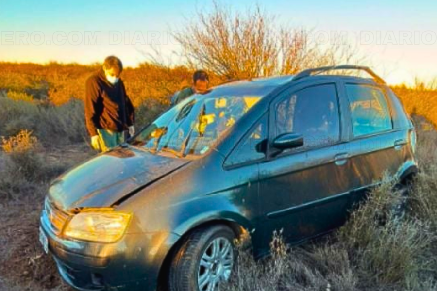 Conductora se durmió al volante y volcó en Ruta 143