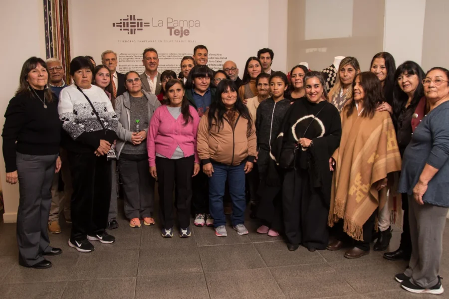 “La Pampa Teje” exhibe en Buenos Aires 34 obras artesanales