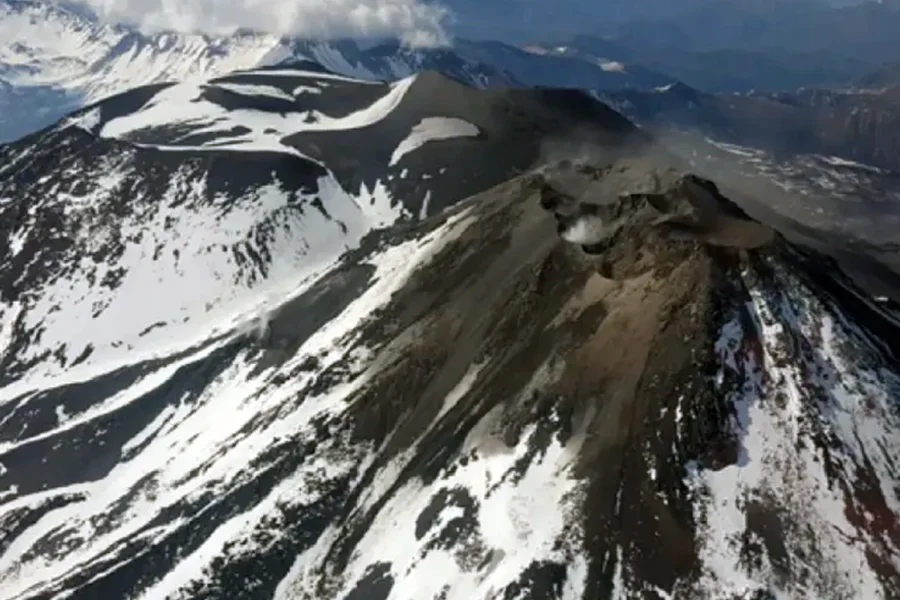 Chile declaro alerta amarilla en un volcán cercano al norte de Neuquén