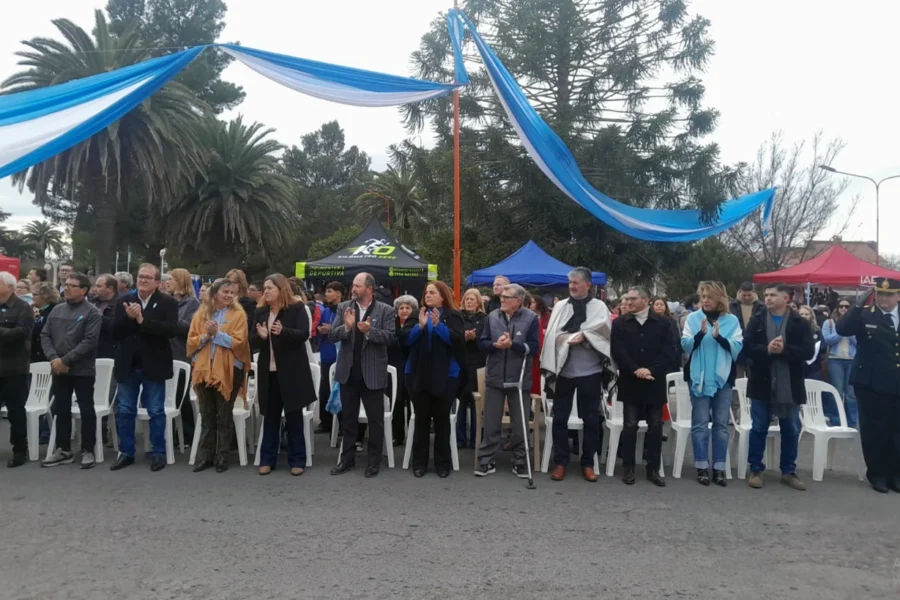 Eduardo Castex conmemoró el Día de la Independencia
