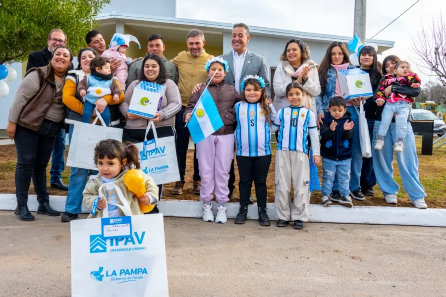 Monte Nievas entregó cuatro viviendas del Plan Mi Casa 4