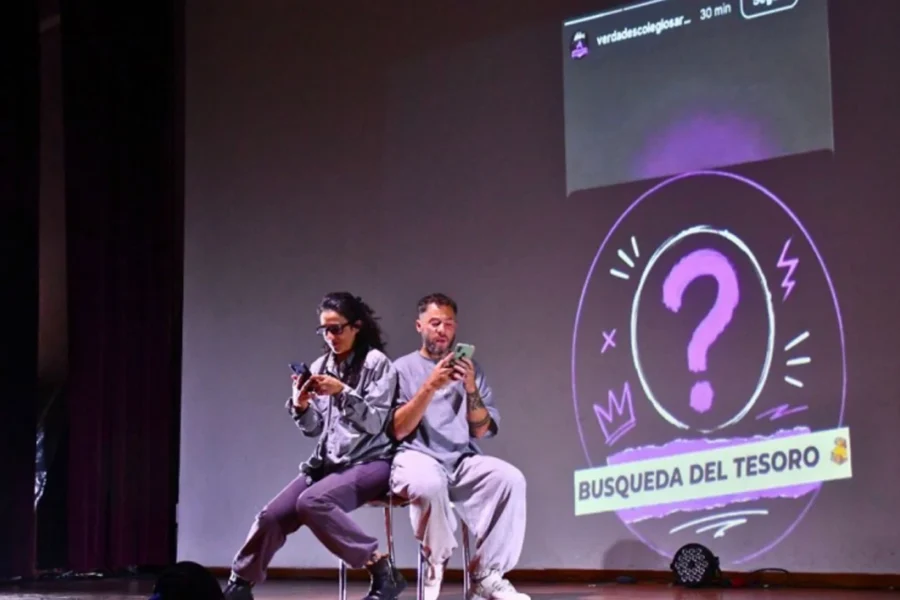 Educación presentó “Modo Avión”, una obra teatral que impulsa el diálogo sobre convivencia