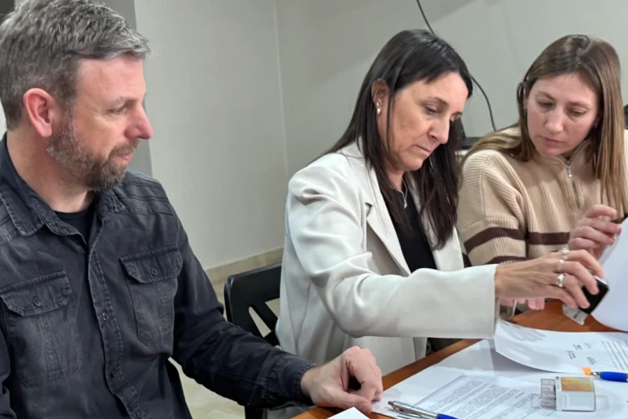 La Provincia moderniza la iluminación del Club Deportivo y Cultural La Adela con tecnología LED
