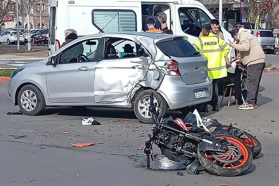 Un motociclista sufrió heridas graves tras un choque sobre la avenida Spinetto de Santa Rosa