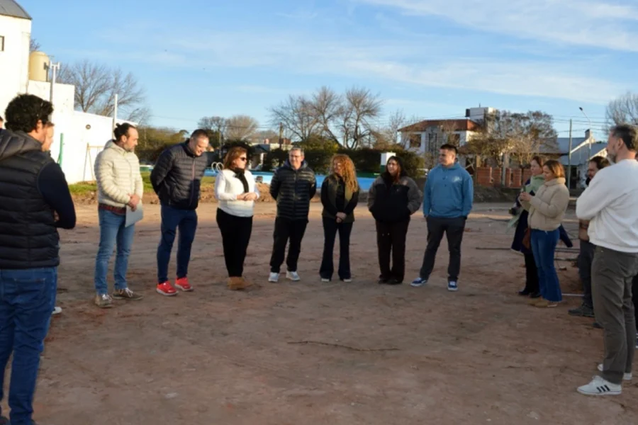 La Provincia formalizó un aporte para que Ferro de Pico construya un playón multifuncional