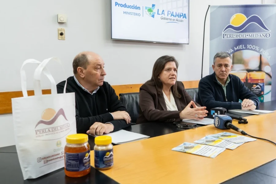 Gobierno provincial acompaña la 29ª Expo Apícola de Doblas