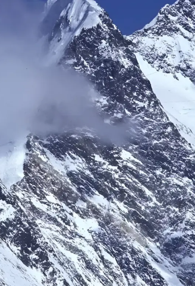Recuperan cuerpos tras la avalancha en Pakistán
