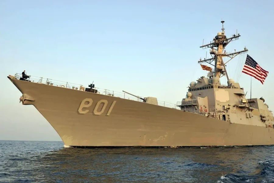 Irán atacó con misiles balísticos a dos buques de guerra de Estados Unidos